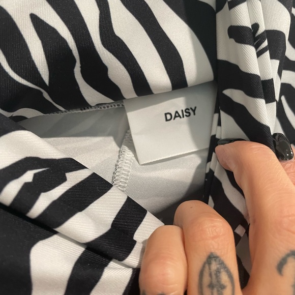 Daisy Daisy tv zebra dress - Picture 2 of 3
